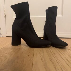 Black fabric boots with zipper size 10